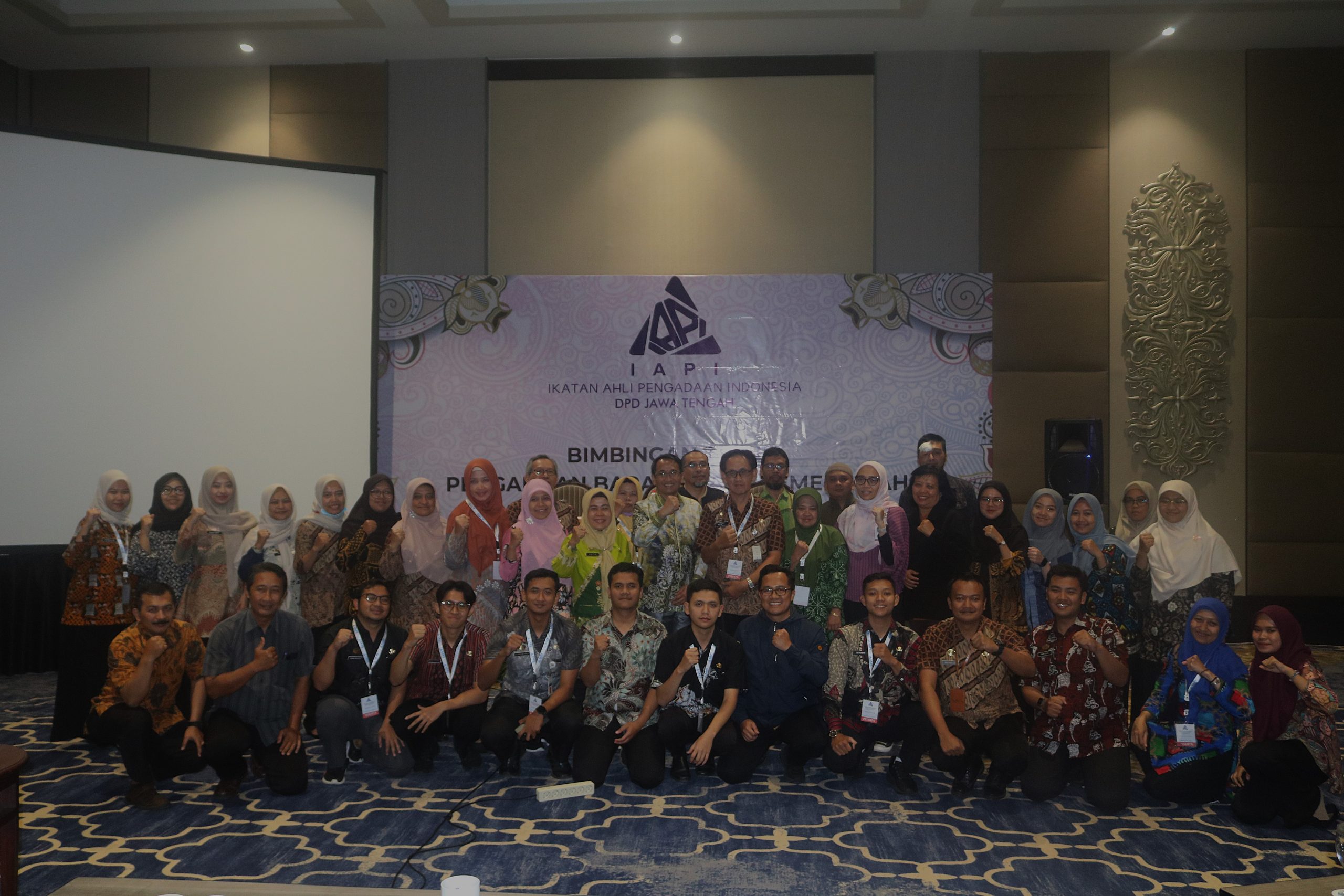 foto bersama Narasumber Bintek Bp. Samsul Ramli, S. Sos., M. A. P., C.SCM., C. M. C., CPSp., CCMS